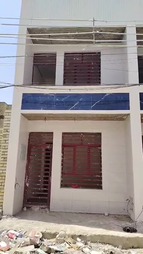 للبيع مشتملات زيرو 50 متر سند 25 طابقين مسلح
بناا طابوق جمهوري
طابق ونص يحتوي عله صاله و 3 غرف نوم وخدمات صحيه ودرج وبيتونه بيت جميل جدا علئ شارع تبليط
والمشتمل الثاني غرفتين نوم ..اخوتي استلام المستملات خلال 10 ايام 
السعر 67 المشتمل ٣ غرف و٦٦ المشتمل الغرفتين
العنوان السريدات القديمه بدايه مربع ٢
للتواصل مكتب الاخوين للعقار ***********
موفقين يارب
