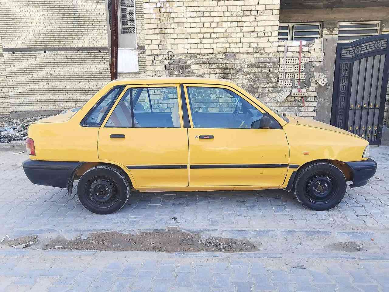 السلام عليكم سايبه للبيع موديل 14 كير ومحرك مكفولات السياره متعوب عليها لهيئه 200والغرامه 100  رقمه بصره سنويته ضائعه السعر 15 ورقه وبيها مجال رقم الهاتف ***********
