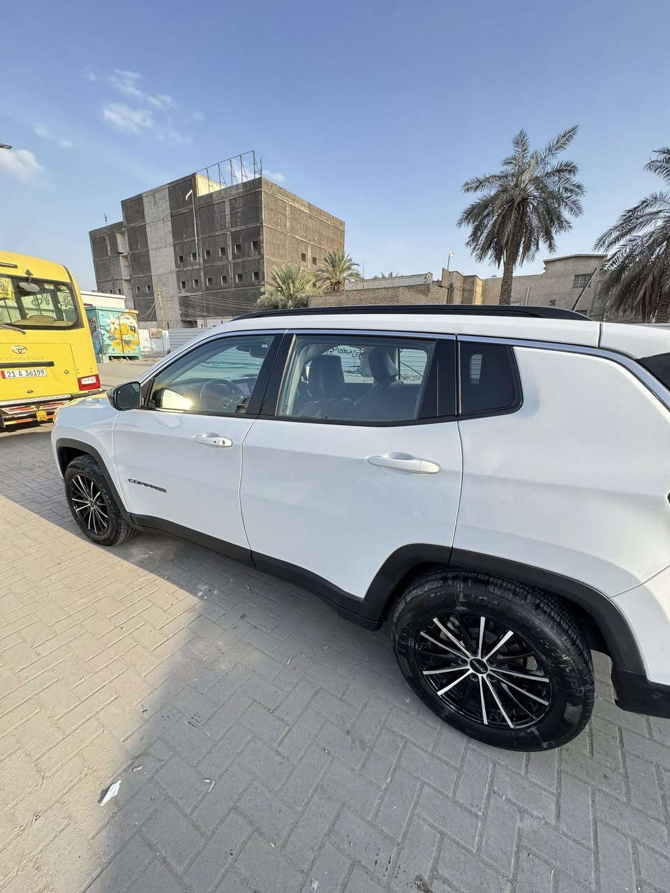 سلام عليكم 

جيب كومباس ٢٠٢٢ رقم أربيل الدولي باسم شركه تحويل او وكاله حسب الرغبه

ماشيه 58. الف كيلو 

السياره شنو مواصفات تلكي بيها فول الفول واحد على واحد 

رادارات جميع الجهات 

جنطه كهرباء 

كرسي كهرباء 

٣ انظمه قياده 

مكينه ٢٤٠٠ 

بنوراما على طول القماره 

والباقي كله معروف 

حادث كلش خفيف صندوق الخلفي فقط وصور الحادث منشوره  
مكان السياره بصره :العشار
السعر :167
هـ: ‭0773 061 9988‬
