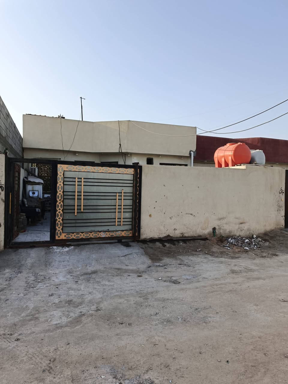 أسعد ألله أوقاتكم بكل خير أحبتي الكرام 🏢
اللاستفسار ***********

توفر دار سكن طابقين 🏭

مساحه 260 متر
على شارع 10 م
جميع الخدمات متوفره 
مدارس + ماء + كهرباء 

محتويات الدار  طابق لارضي⬇️
كراج +دوانيه + صاله + موزع 
مطبخ + غرف نوم عدد 3
مجمع صحيات خارجي + داخلي

محتويات طابق ثاني ⬇️
صاله + غرف نوم عدد 2 + مشتمل صحيات 

السعر 115 وبي مجال

العنوان : أبي الخصيب شارع أبوكوصره يبعد عن شارع ابوكوصره 40 م

نوع العقار : طابو زراعي المالك عراقي سند 25

اللاستفسار ***********
