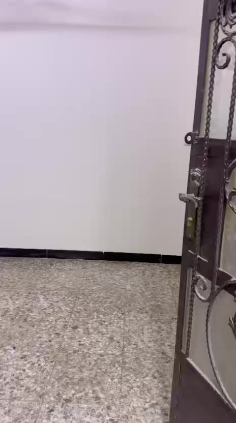 مجمع النور (مكاتب _ عيادات طيبه ) حديثه طابق اول اسعار مناسبه الحرية الاولى قرب مرطبات الجندول للاستفسار  ( ***********
