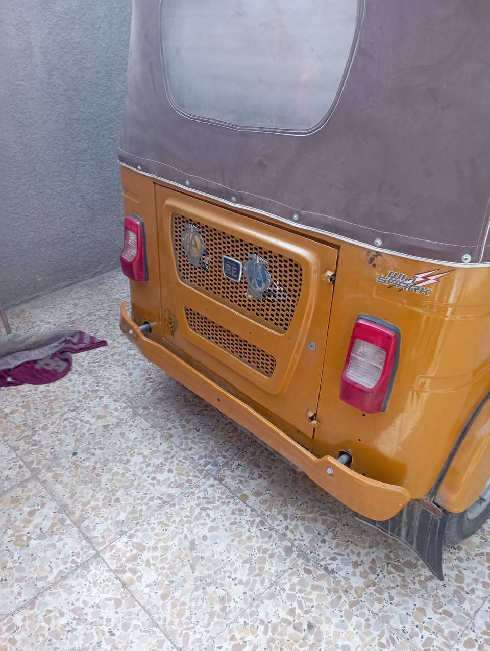 السلام عليكم شباب تكتك 21 رقم وسنويه انكليزي بغداد مدينه الصدر السعر 7500 وبيهه مجال بسيط ***********
