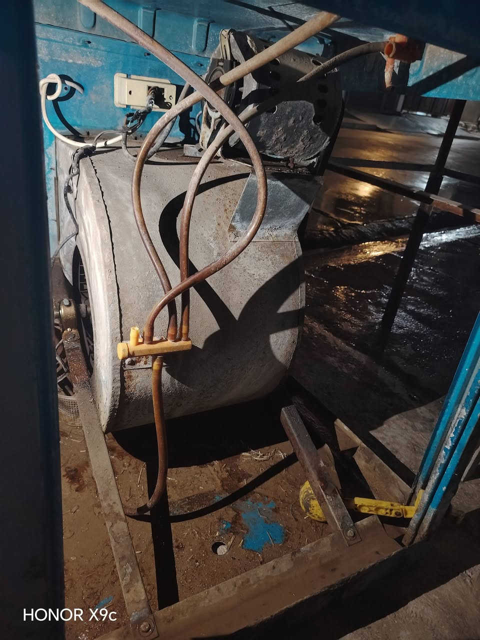 عندي هاي مبردة حجم 2 ونص
سـرعـتين تشتغل 
اي عيب مابيها 
وياه قاعده حديد
السعر 65
الرقم *********** بي واتساب فقط
