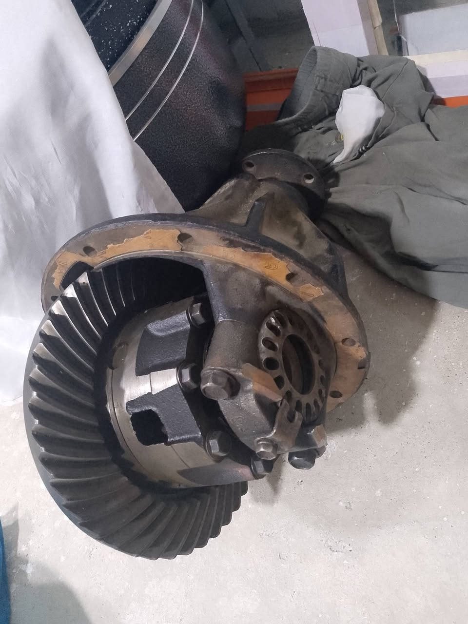 ئەکسلی مۆنیکا بۆفرۆشتن لۆک لۆک
سعری ٤۰۰ دۆلارو مەعمەلە  
***********                   ***********
