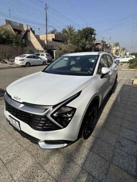 كيه سبورتج   موديل 2024  ماشيه42  السياره فول ماعدا البانوراما  السيار...