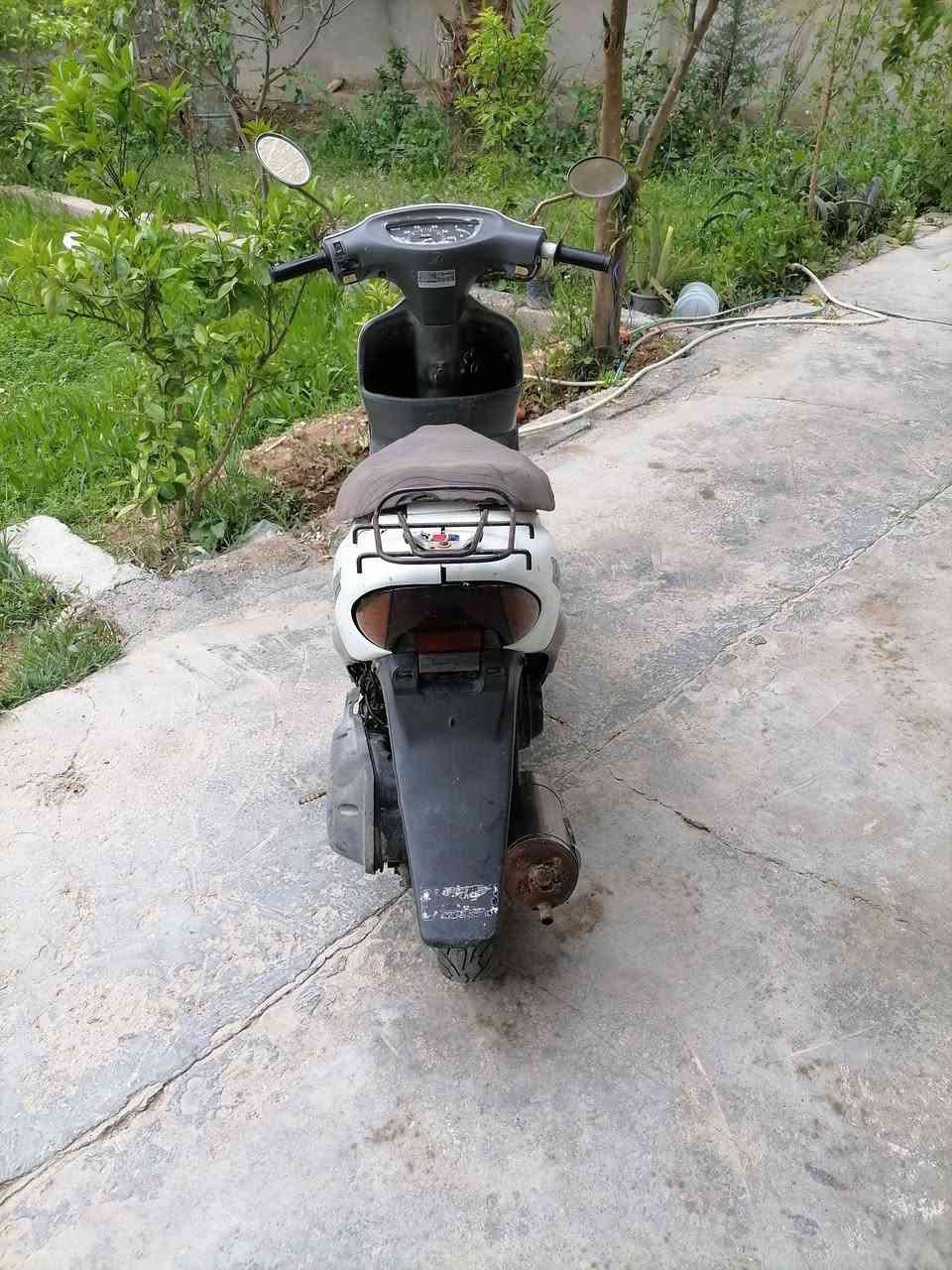 اسلام عليكم دراجه ٦٠ هوندا دايو للبيع الدراجه شغاله كامله  مكاني ديالي بعقوبه تقاطع القدس ***********  اسعر ٣٠٠  الف
