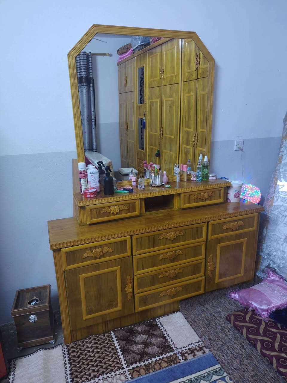 غرفة نوم ملحق ٥ابواب فصال حسب الطلب نظافة 100 بل 100 سعرها مليون و٣٠٠بدون دوشك الاستفسار على هذا الرقم ***********
