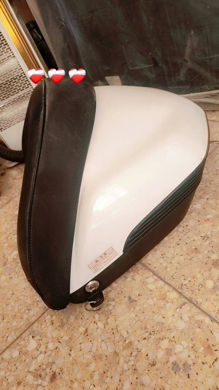جنطه مثلثه بيضه بلاديه أبيض صدفي جنطه بل جيس شراي خابرني وتدلل ***********
