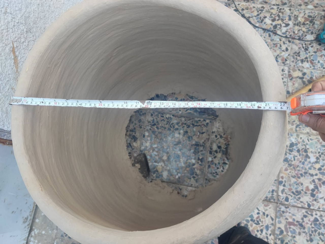 تنور طين حجم كبير شغل درجة اولى 
سعر 40الف وبيها مجال الجية

قطر التنور (حلك التنور)  54سم
ارتفاع التنور 94سم 

العنوان خلف جامع الصدرين بشارع مكتب الخير لبيع الحديد
*********** واتساب موجود
