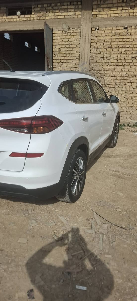 توسان موديل 19 سونار موجود بل صور رقم بغداد تحويل مباشر العنوان بعقوبه حي المصطفى السعر 188 
موبايل ***********
