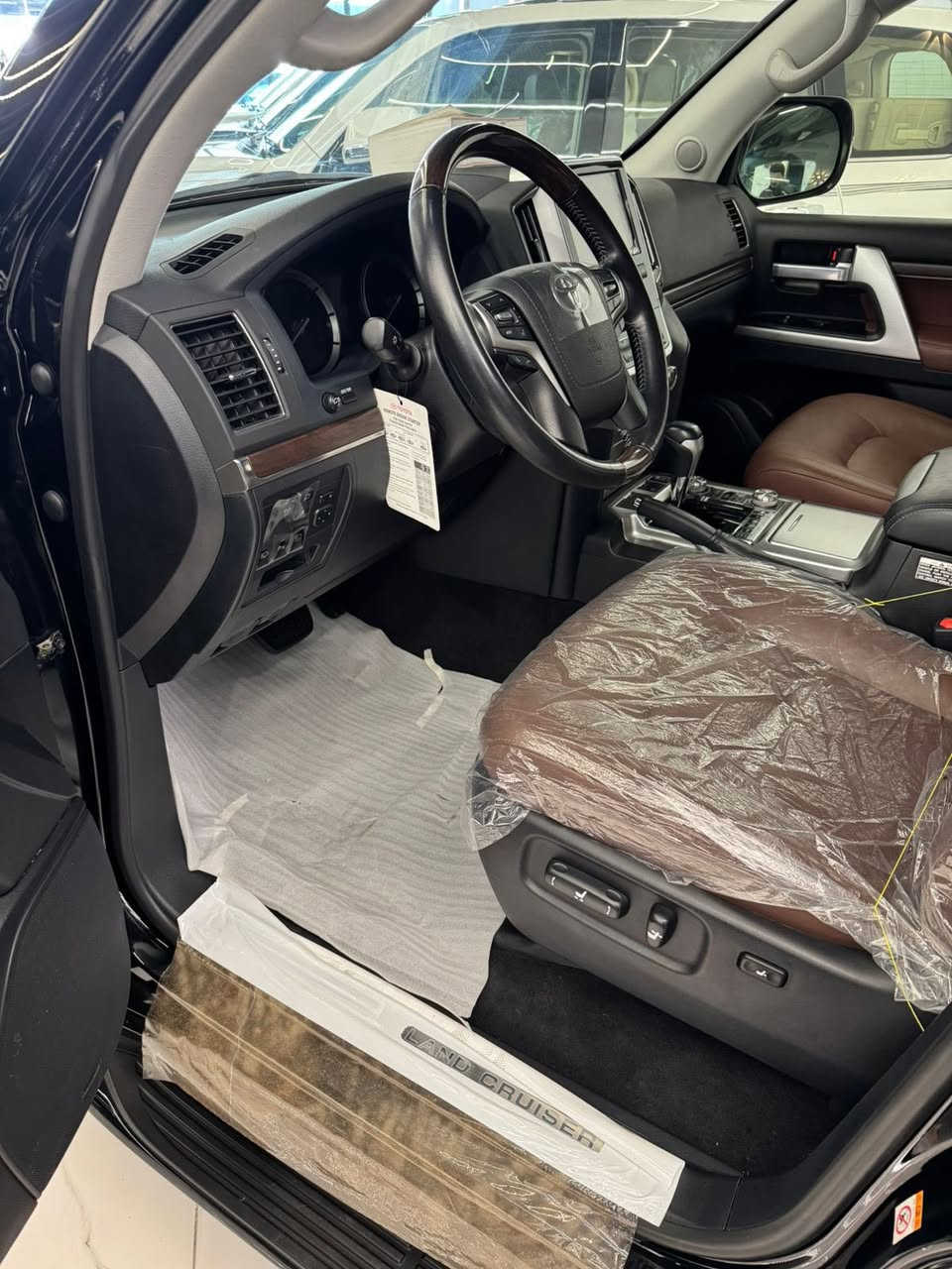 •	أعلى فئة VIP فول كامل vxs
• محرك 5700 سي سي (V8)
 • كفالة عامة سارية وتشمل الدعاميات
 • مغلفة PPF
 • ماشية 35 ألف كم فقط
 • جكات (تعليق هيدروليك)
 • صندوق خلفي كهرباء
 • استخدام نظيف جدا
      •السيارة جديدة رقم اربيل
      • تخويل تضليل سنوية
      •   سيارة بأسمي تحويل مباشر 
      • موديل السيارة ٢٠١٩
      • بريم اصل 
      • كراسي تدفئة تبريد 
      •داخل قرميدي مميز 
       • رادار خروج عن المسار 
     فئة ال vxs معروفة تجي اعلى فئة بالانكروزر
مكان السيارة بغداد للاستفسار:واتس اب ***********
