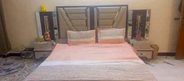 السلام عليكم غرفه نوم تركيه للبيع 10 قطع وتخم ديوان جديد فرع ابو العز قرب المولده السعر مليون و200 تجي تشوف بعينك وخادم واي استفسار خادم ***********
