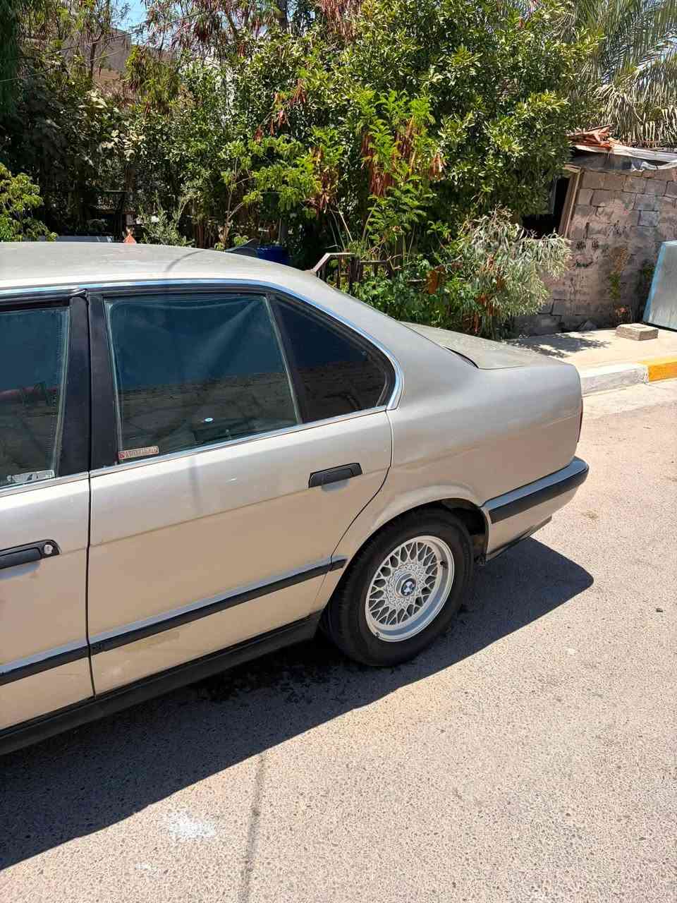 للبيع BMW 525 i 1990
مستعجل على بيع بسبب ظرف الي تفيدة يدخلي واتساب ***********

سيارة جاهزة ترايك وين متريد 525 اصل مفتوح سنويتها لل29 رقم انبار مشروع وطني هزتها ساقطة مكاني بغداد الغزالية

عليها منضومة بريك جاهزة 

بور ستيرن جديد 

صوندات بانزين كامل جديدة 

بيها نقوصات تترتب 

والداخل عليه دوشمة جديدة البطاين مالتها شوي تعبانة  

 تبريدها جاهز بس على طكة 3 

مي راديتر اخضر 

حماوتها نص ثابت 

 مصبوغة عام مابيها خياس 

السعر 40 وبي مجال بسيط حك جية

اني متواجد بس صبح تجي تكلب تشوف كدامك

