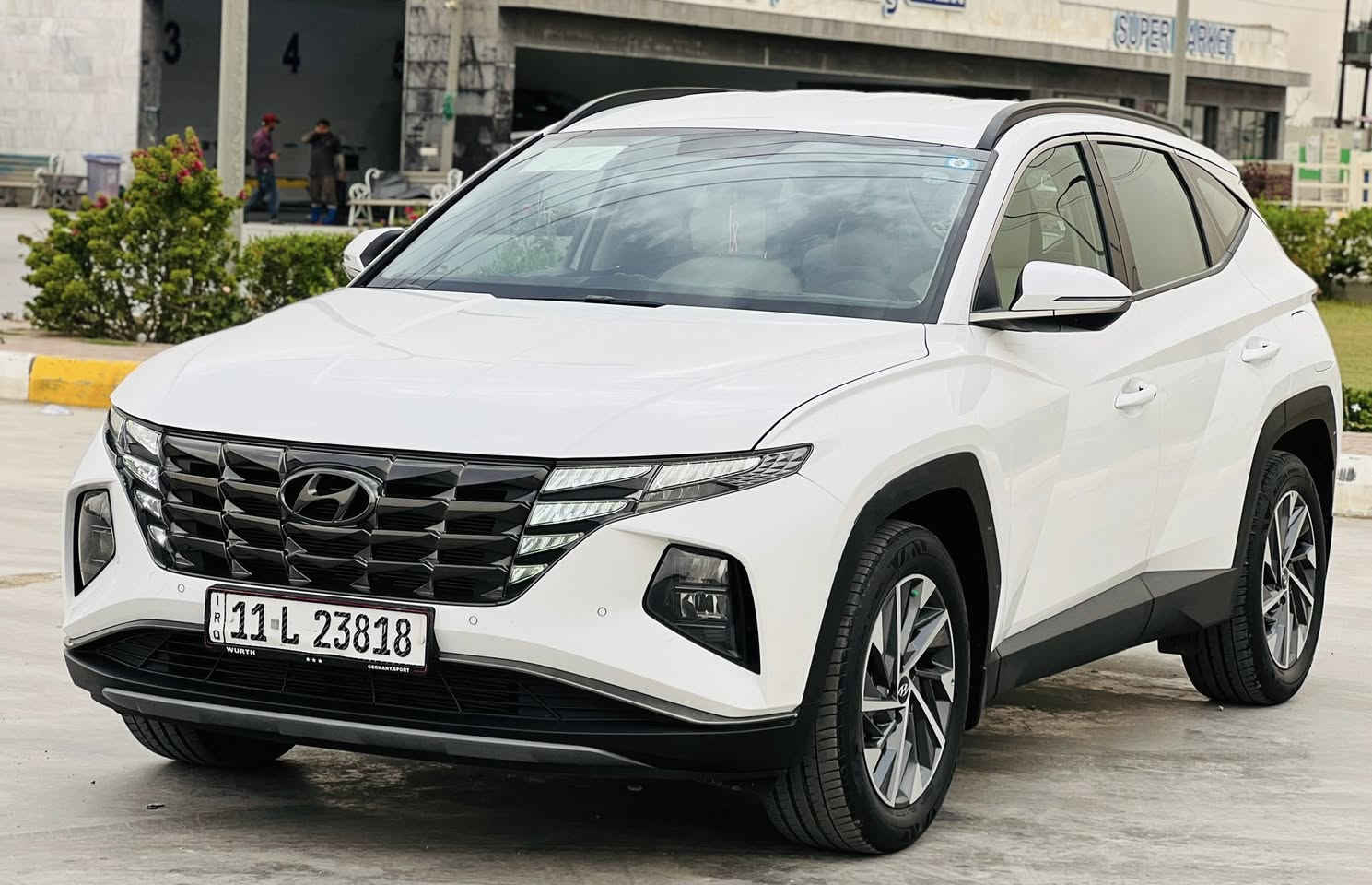 هونداي توسان خليجي 2024جديد  

رقم بغداد تحويل 

عداد المسافه : 42الف km

حجم المحرك : 4 سلندر 2000 دوش 

المواصفات .. 

بصمة تشغيل وابواب تشغيل عن بعد 

رادار مانع تصادم - حساس امامي خلفي 

تبريد قطعتين - اوتو هولد - اوتو ستوب 

مري شفط - مقاعد اماميه تحكم كهرباء 

شاحن وايرلس - شاشة كار بلي - بردات خلفيه

السياره زيرو على ايدي سبير منازل 

للاستفسار الاتصال***********-***********
