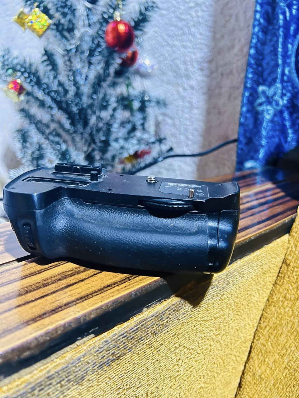 كأمره نيكون 610فول فريم المعروف لا يعرف. كامره كلش حلوه صورتهه تخبل مال واحد محتاج كلش.  وعدسه 300/70 و هذا نسيت اسمه ينحط جوه كامره.    ورام.    سعر 550الف. بدون هذن بس بدي 450الف.  شراي خاص فقط المكان البصره القبلة حي المهندسين رقم ***********فقط وتساب
