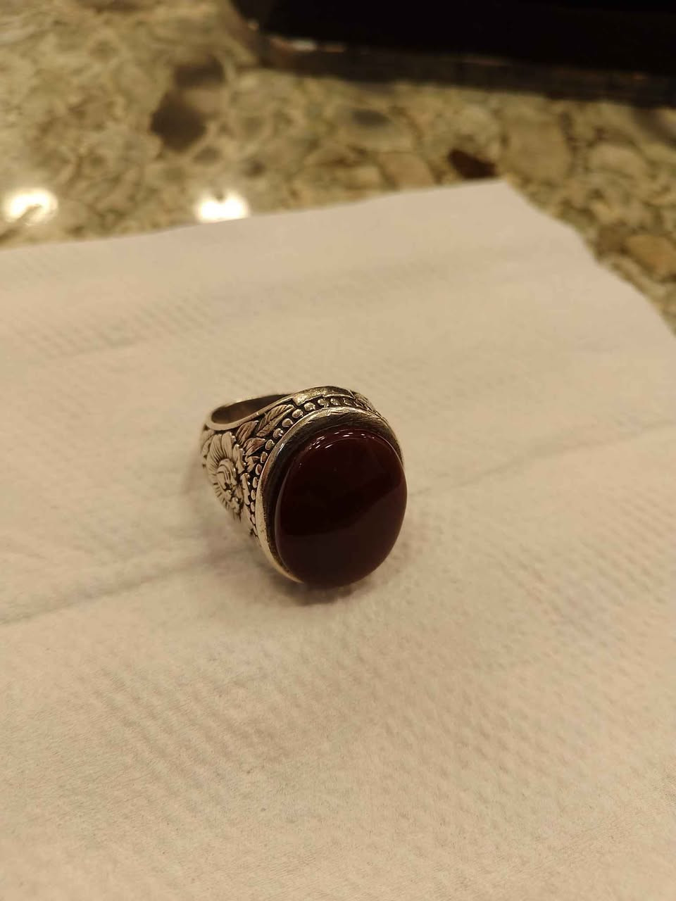 خاتم رجالي من العقيق اليماني الكبدي 
صياغة عارف البحرين .فضه 990. خاتم تحفه ثقيل .
الخاص موجود عنواني كربلاء كربلاء, العراق


**إذا كنت صاحب هذا الإعلان وتريد حذفه لأي سبب، رجاءا أرسل رسالة إلى الدعم الفني**