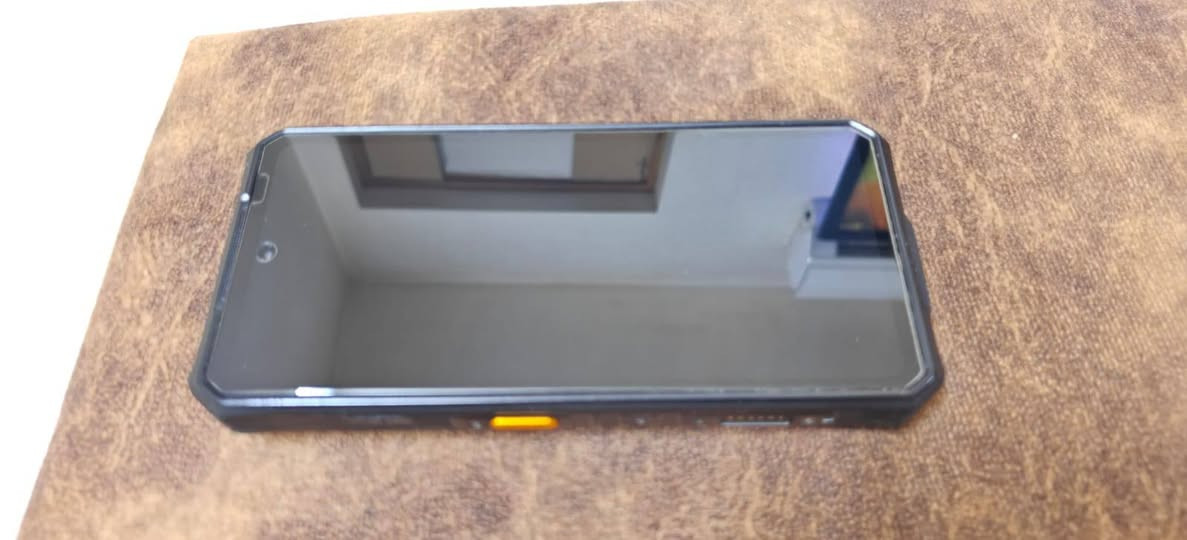 وحش المهمات الشاقة Ulefone Armor 28 Ultra النسخة الحرارية (جنطة هندسية متكاملة بحالة الوكالة) 🏗️🔥 للبيع أو المراوس وية ريد ماجيك 11 برو ذاكرة 512.التفاصيل:السلام عليكم شباب، متوفر للطيبين والجاديين فقط: جهاز Ulefone Armor 28 Ultra Thermal Version (النسخة الحرارية النادرة والراقية) بالكراتين وكامل الملحقات.مواصفات هذا الوحش بالكامل حتى تكون الصورة واضحة كدامكم:المعالج والألعاب: معالج رائد وقوي كلش MediaTek Dimensity 9300+، يشغل أقوى الألعاب والتطبيقات والذكاء الاصطناعي بسلاسة تامة، ويشغل ببجي على 120 فريم (ألترا إكستريم) بالسلاسة الفائقة، ويشغل 90 فريم (إكستريم+) على دقة الـ HDR الخرافية! يعني أداء مرعب ومستقر ومستحيل يسخن وية اللعب الطويل [🎮].الذاكرة والتخزين الخرافي: مساحة داخلية 1 تيرابايت (1000 جيجابايت)، وياه رام خارجي ضخم مساحة 2 تيرابايت أصلي من شركة لينوفو (Lenovo)، يعني المساحة الكلية للجهاز تصير 3 تيرابايت سيرفر مو مبايل ومستحيل تخلص!الشرائح: يدعم تشغيل دبل شريحة سيمكارت (ينزل بيه خطين سوا) وبنفس الوقت تخلي الرام الـ 2 تيرابايت.النظام: يعمل بأحدث نظام مستقر أندرويد 15.المتانة والصلابة: مدرعة عسكرية حقيقية ضد الصدمات والوقعات القوية، ومقاوم للمي والتراب بأعلى معيار عالمي (IP68/IP69K و MIL-STD-810H).الشاشة الأساسية: شاشة ممتازة AMOLED بتردد 120Hz سريعة وتفاصيلها واضحة تحت الشمس.الشاشة الخلفية الذكية (ترسانة ميزات بوحدها): شاشة دائرية ثانية بالظهر فخمة ومميزة وتشتغل معزولة عن الشاشة الأساسية وبأعلى كفاءة، ميزاتها:تكدر تشغل الكاميرا وتلتقط الصور وفيديوهات السيلفي مباشرة منها وبأقوى جودة (باستخدام كاميرا سوني الـ 1 إنش الأساسية) [🏗️].تكدر تتحكم وتشغل الأغاني والمشغل الموسيقي بلمسة وحدة بدون متفتح المبايل.تكدر تخلي صورك الشخصية أو خلفيات متحركة تشتغل وتتبدل بيها وحدها بشكل يخبل.تطلعلك الوقت، العداد، نسبة الشحن، والإشعارات، وتكدر ترد على المكالمات المهمة والرسائل منها فوراً.البطارية والشحن الخارق: بطارية عملاقة وضخمة 10,600 مللي أمبير تخدمك أيام، وتدعم الشحن السلكي الخارق 120 واط والشحن العكسي (يشتغل باور بانك للأجهزة الثانية).الصوت والمنفذ: دبل سبيكر بنفس المكان صوته عالي وضخم جداً، ويحتوي على منفذ أوكس (3.5mm) وبصمة جانبية صاروخية بلمحة تفتح.ترسانة الكاميرات والملحقات الي تجي وياه بالباكيت وكلش نظيفة:عدسة الكاميرا الأساسية الخارقة: مستشعر سوني (Sony) ضخم وبحجم 1 إنش كامل بدقة 50 ميجابكسل، تصويرها فد شي راقي وينافس الأجهزة الرائدة العالمية [🏗️].الكاميرا الحرارية المدمجة بالذكاء الاصطناعي (Thermal AI): مال فحص الحرارة، الأعطال، وتسريبات الأنابيب والكهرباء بدقة عالية.كاميرا الرؤية الليلية: بدقة 64 ميجابكسل تشوف وتصور بالظلمة الدامسة (صفر ضوء).ملحق كاميرا الأنابيب والأماكن الضيقة uSmart E01 HD Endoscope: بكرتونه الأصلي.ملحق قاعدة الشحن اللاسلكي السريع 50 واط: المفرغة بالمروحة المدمجة بكرتونه الأصلي.ملحق كفر (درع) الحماية العسكري الإضافي Armor Case.💵 السعر المطلوب للحزمة كاملة كاش: مليون و 500 ألف دينار عراقي (1,500,000 د.ع) قفل وبدون مكاسر لأن الغراض والمواصفات تسوى وتتعدى هذا السعر بهواي.أو للمراوس حصراً وية:هاتف REDMAGIC 11 Pro كون الذاكرة 512 جيجابايت والجهاز نظيف (والاتفاق على فرق الفلوس العادل بيناتنا حسب نظافة الجهازين) [🎮].⚠️ تنبيه يرحم والديكم:الجهاز عبارة عن حقيبة أدوات هندسية متكاملة ونادرة وسعره كجديد وية هاي الملحقات مكلف كلش، فالرجاء الي ما يعرف بسعر الجهاز أو بمواصفاته والملحقات الي وياه لا ينطي سعر من جيبه ويبخس حلال العالم. الشغلة واضحة والصور تحكم وكلشي بباكيته ونظيف مية مية.الموقع: بغداد (الصليخ)للتواصل واستقبل العروض المراسلة على الخاص وأهلاً وسهلاً بيكم. رقم الهاتف ***********
