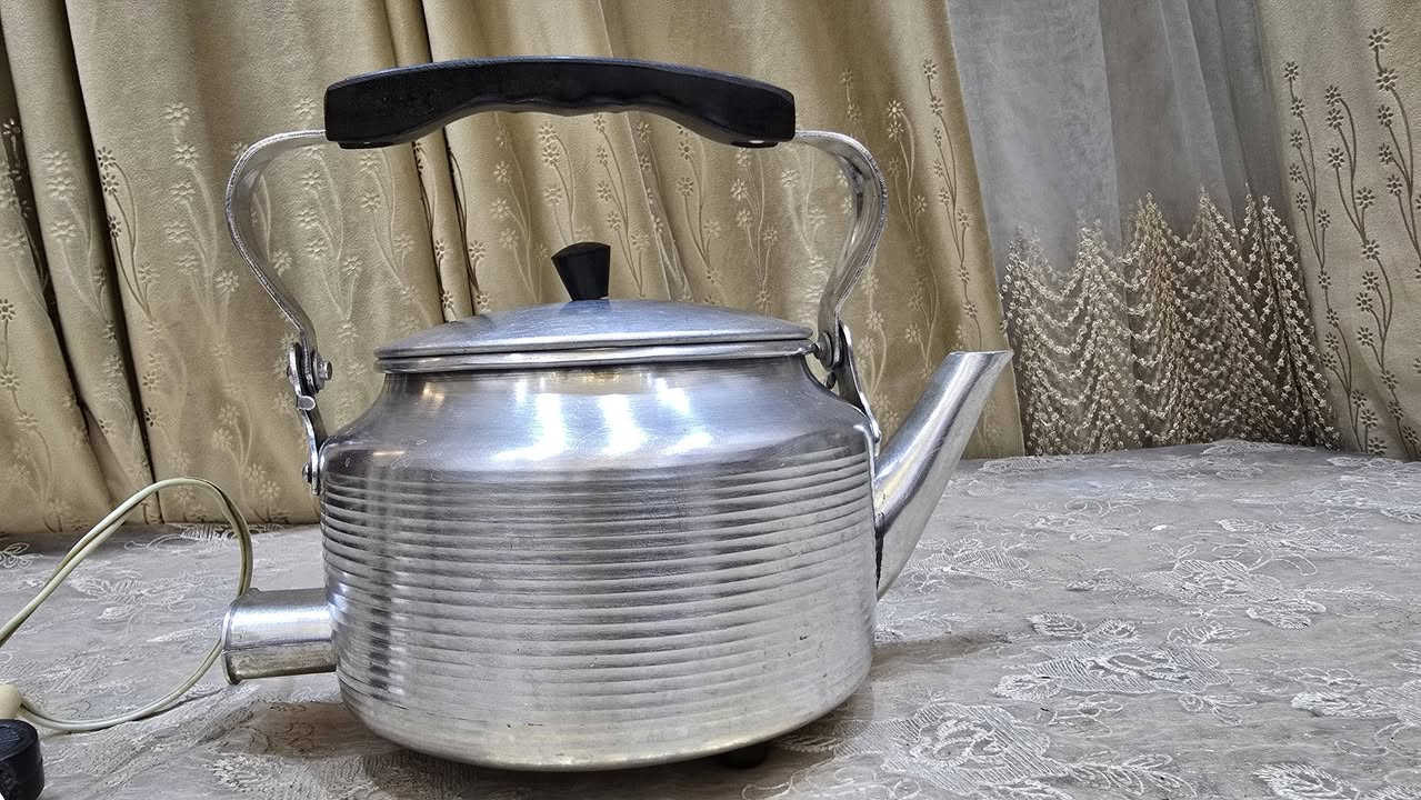 قوري ابو هيتر
حجم كبير 
استخدام بسيط 
للاستفسار مراسله الصفحه 
او الاتصال ***********
