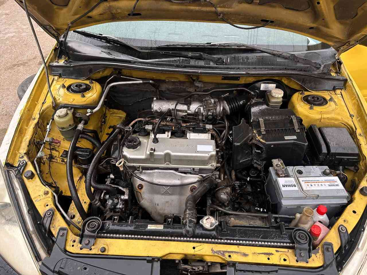 لانسر 2010
كير ومكينه خير من الله 
كهربائيات شغالة وكامله
سنويه جديده 
صدر نص عمر 
بيهة ضربة (مو قوية )بالجاملغ الخلفي الايمن وبيهة طخة بالجاملغ الامامي الايمن ومصلحة على البارد مثل ما موضح بالصور بيهة قطع صبغ ابيع حزام السيارة باسمي تحويل ثاني يوم رقم بغداد 
السعر ٦٠ 
رقمي ***********
