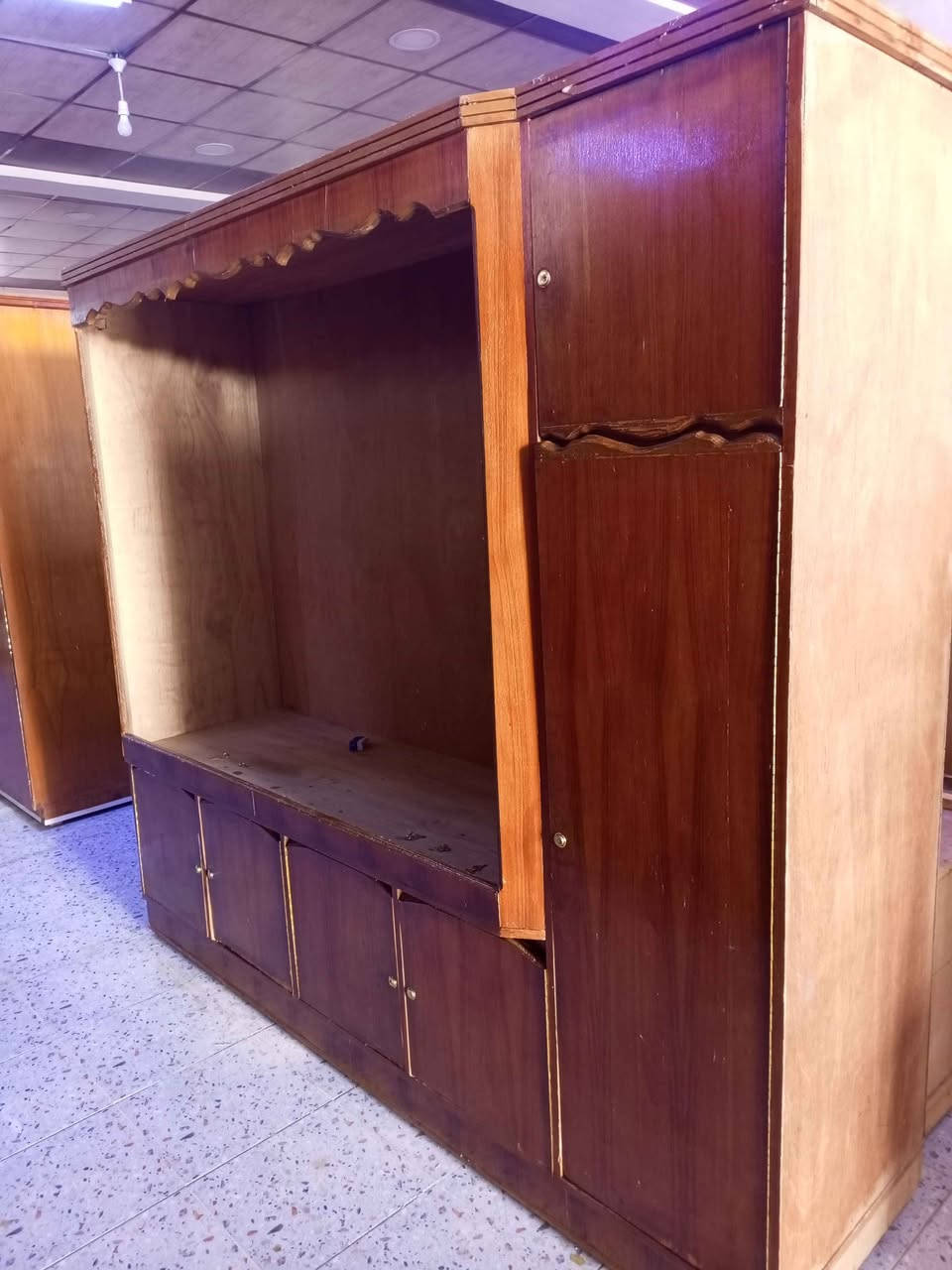 كنتور سليمانيه صاج عراقي قياس مترين ونص العنوان كركوك أسرى مفقودين مقابل دوميز معرض يونس نجار للاستفسار *********** كركوك, العراق
