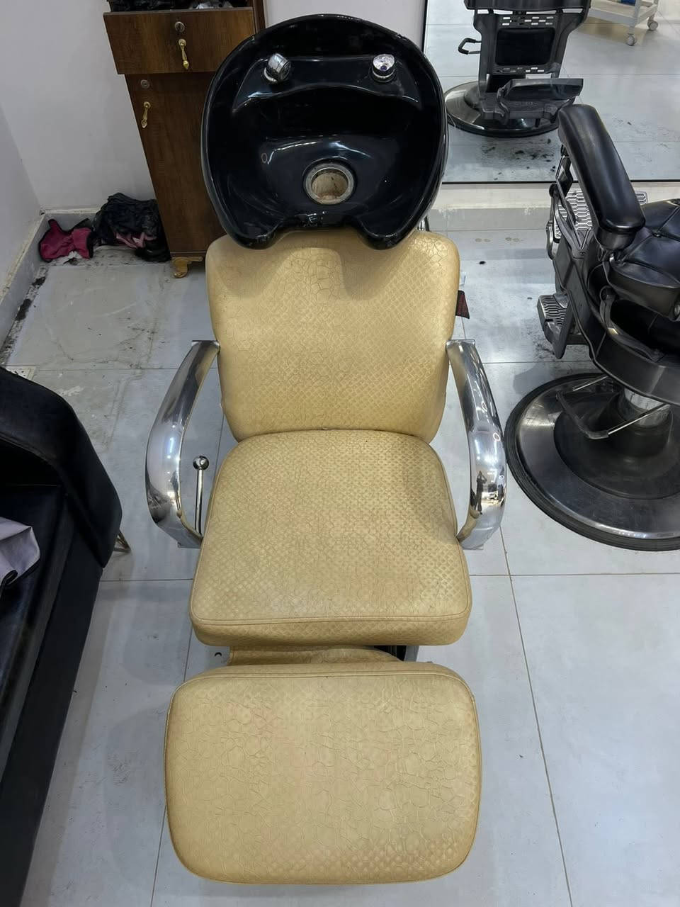 مغسله كرسي بيها جك يتكبر الكرسي ويتصغر جديده ونضيفه استخدام قليل٤٠٠ الف ***********واتساب
