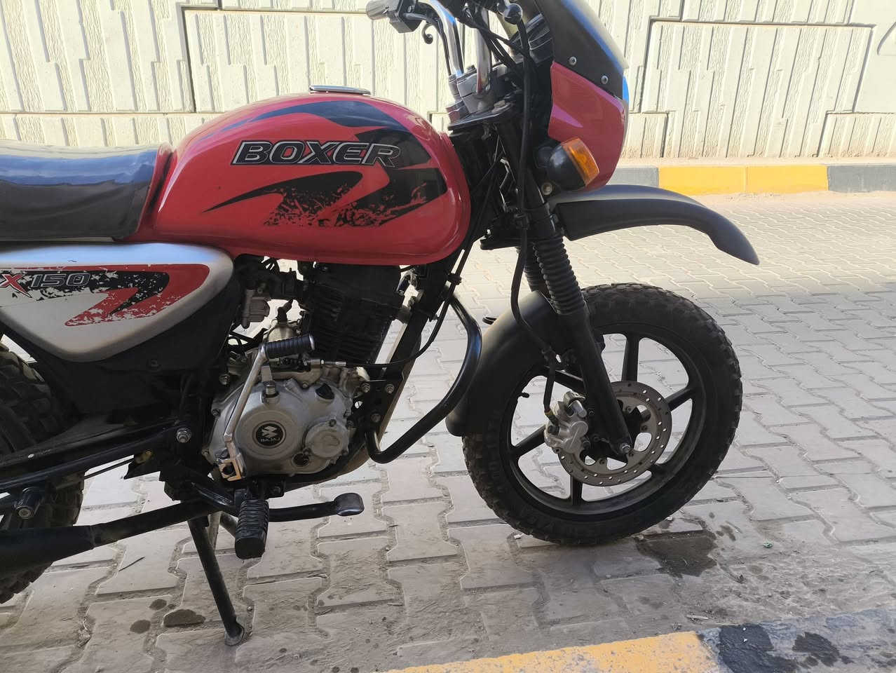 سلام عليكم 
بوكسر موديل 20 
مكفوله 
أوراق كامله 
بدايه خيط تبخير 
مكاني بغداد الوشاش قريب ع الإسكان 
سعرها 900وبيها مجال 
رقمي ***********
