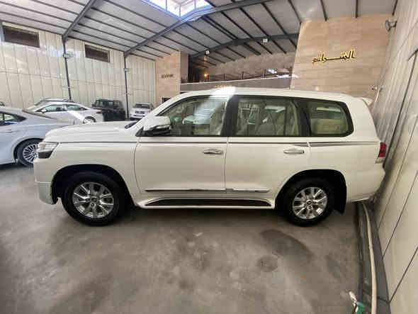 السلام عليكم لاندكروز 2018ساز
(وايت ادشن) ماشيه ١٠٠الف

فول موصفات 

فتحه

بصمه

كشنات جلد وكهرباء

حساس امامي خلفي 

شاشات خلفيه

شاشه اماميه ام دعاء

لايت زنون

زراك لايت

دبل ماوس 

مري جانبيه قلابه

سياره جاهزه بدون اي نقص

بيه جاملغ خلفي صبغ فقط بدون تصليح 

وباب خلفي تطبيك 

رقم بغداد 

للتصال***********

مكان سياره بغداد معارض البياع

سعر ٤٥٥ بيه مجال حك لعمله
