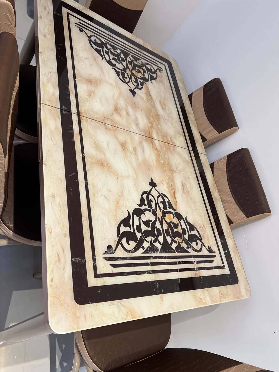 السلام عليكم للبيع ميز وطبلات جداد قص 
المكان الفلاح الثانيه 
التواثل عالرقم ‭***********‬
ثنينهم ١٥٠
