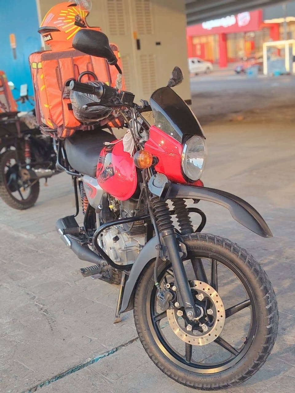 السلام عليكم
دراجه بوكسر للبيع موديل 23 مفتوحه مره وحده فقط بوشه وبستم بلادي
السعر 2300 وبيها مجال ***********
الشراي يتواصل وياي على هذا رقم
