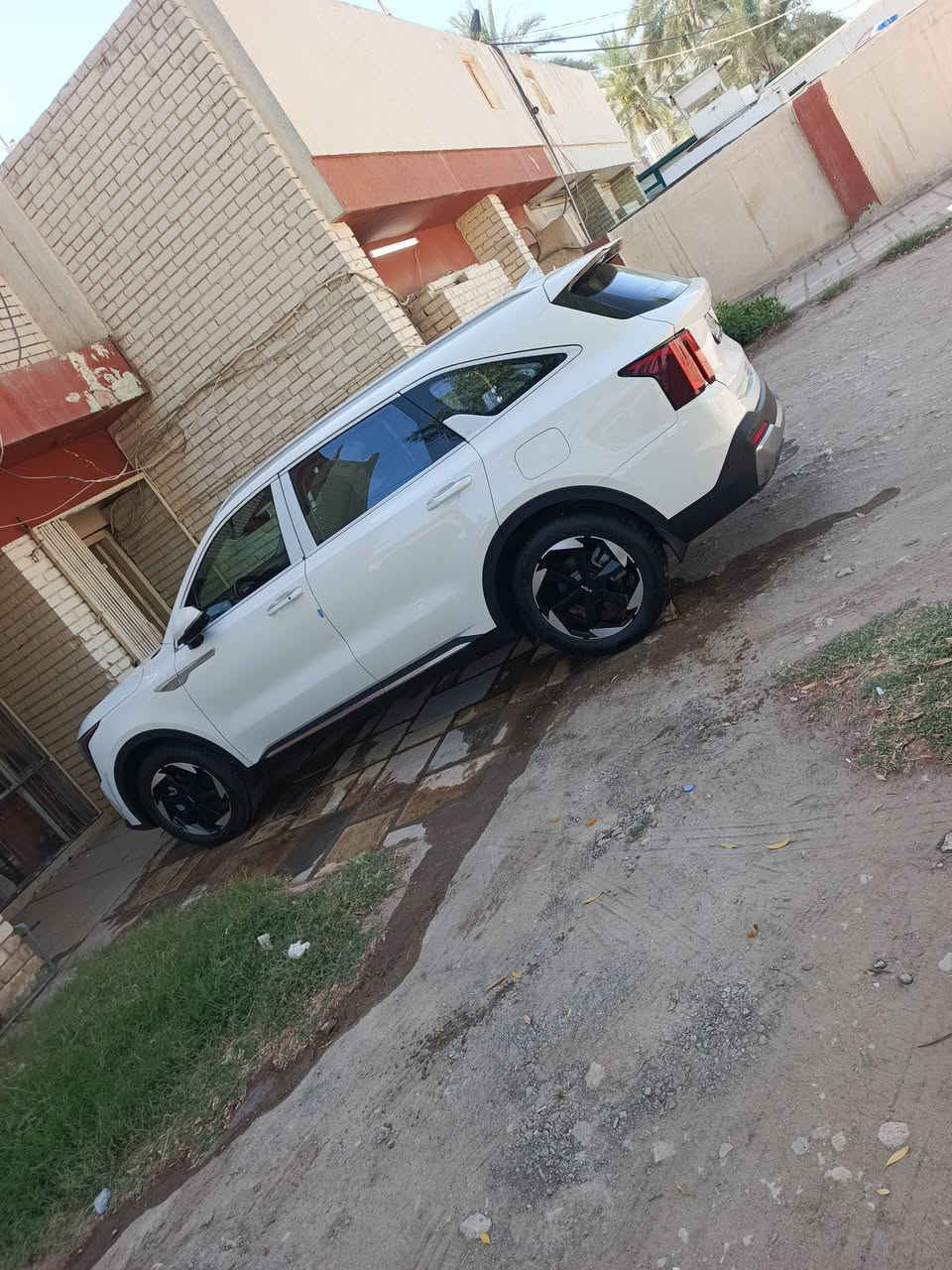 السلام عليكم سورنتو موديل 24ماشيه 51رقم بغداد فول عده بنراما ويل 19اخوان مكان السياره بابل مكفوله صبغ وتبديل بس بيه ملاحظات بسيطه الفديو موضح كلشي *********** معروضه 290بيه مجال بسيط
