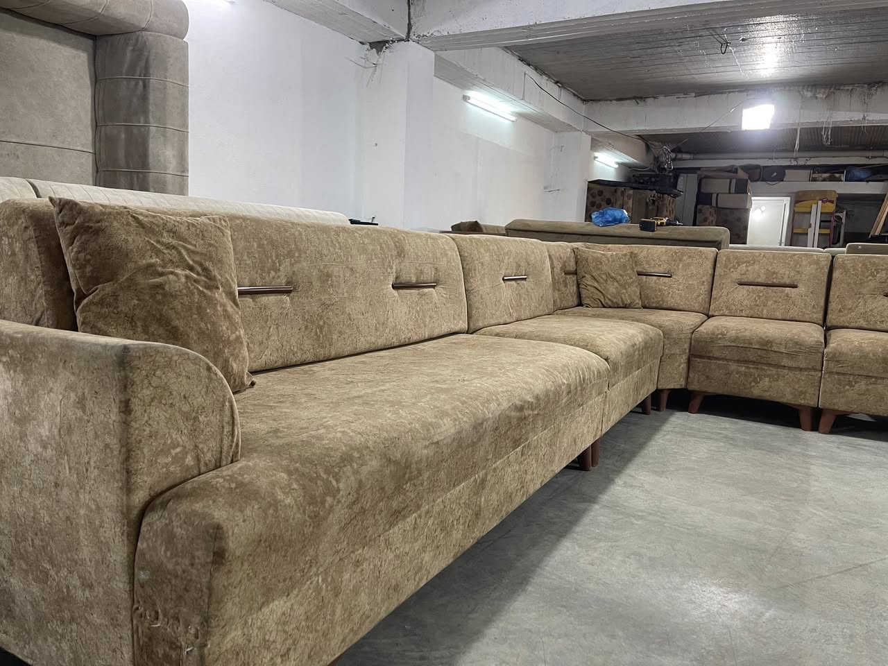 سەرەتا بەناوی خوای گەورەو میهرەبان 
ئەم قەنەفە L بۆ فرۆشتن 10نەفەرە 
بێعەیبە تابڵێی توندوتۆڵە  
دیزاینی تورکیە هەر بە پاکی ماوە 
ژ.م***********
