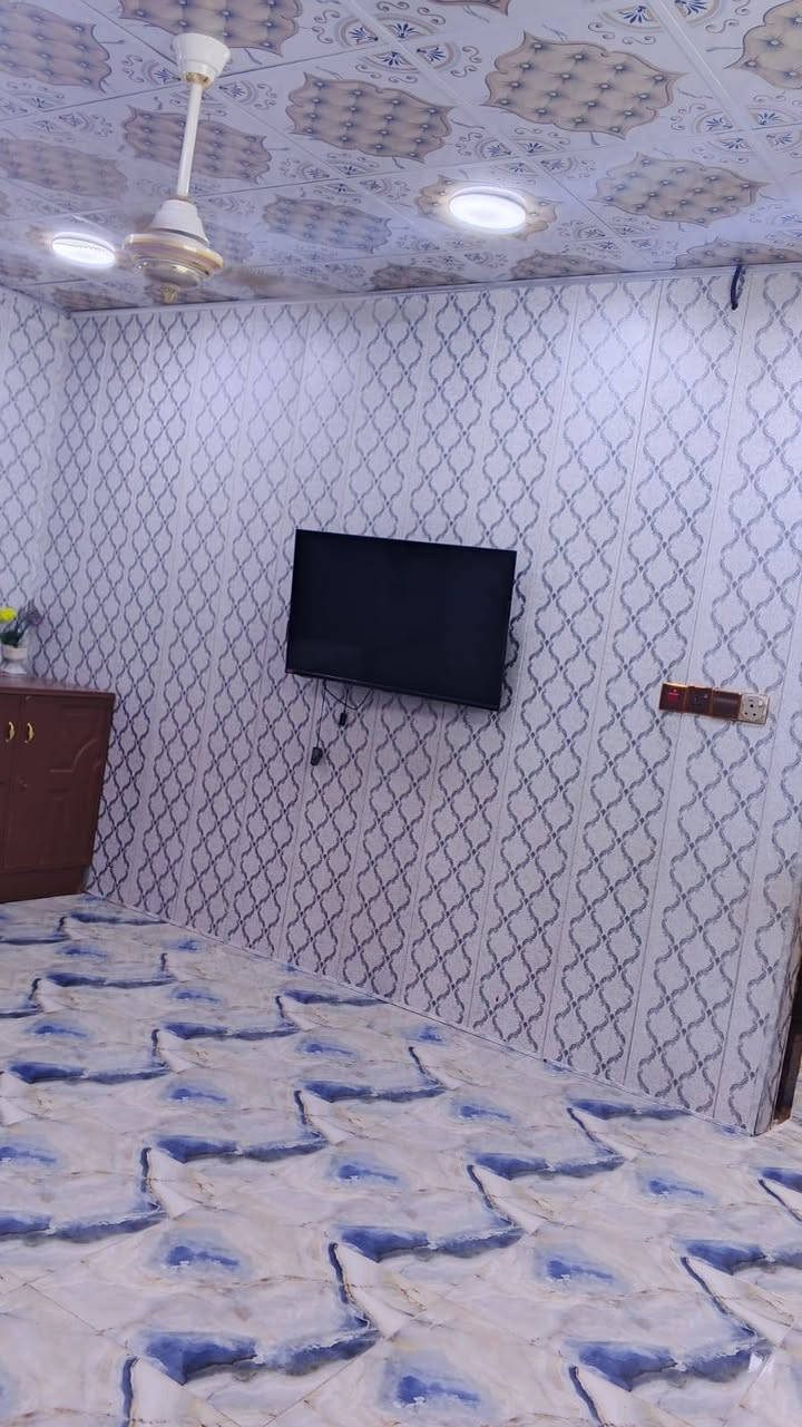 سلام عليكم بيت للبيع 100م  الوجهه 5 ونزال 20      شارع المستشفى قرب سيد شاكر المضمد شارع أسواق حجي علي تواصل وتساب على رقم ***********
