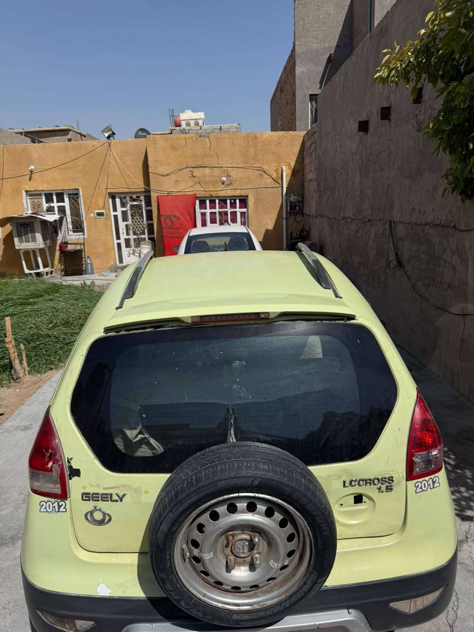 سلام عليكم اعيد النشر بسبب الوعود الكاذبه  جيلي باندا كير مكينه مكفولات صدر امامي خلفي جديد حداديه جديده سياره جاهزه كن كلشي نقصها بس غاز لتبريد فقط ترايك وين ميعجبك وترايها ناعم كلش لايت زنون كهربايات كله شغاله راعيها ماندله ابيع كوم حديد رايده ب14وبيعا مجال مكاني بغداد المدائن***********
