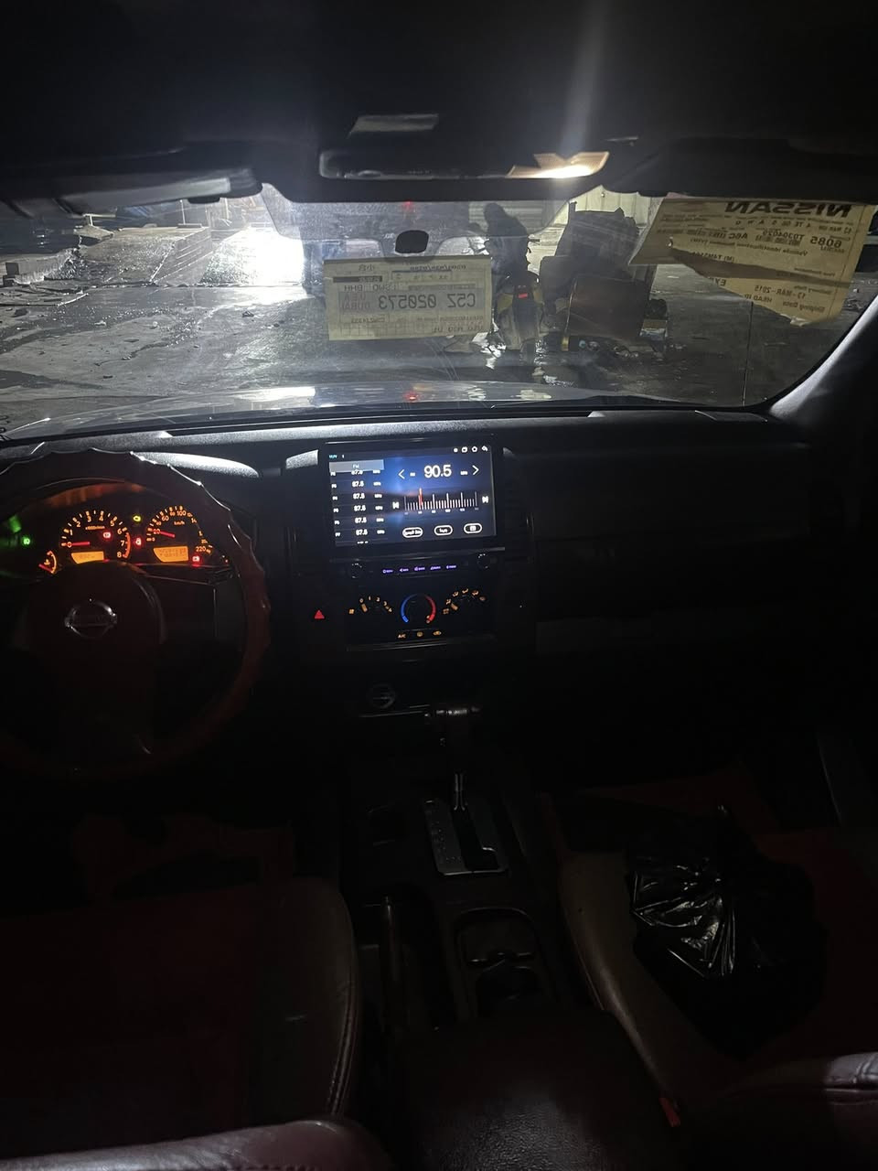 السلام للبيع موديل 2013  نيفاره محرك مجفت بس رنكات سعر شده وبيه مجال ***********
