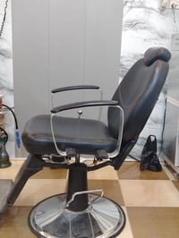 كرسي حلاقه للبيع استفسار ع خاص ٠٧٧٣٩٦٥٠٧٩٧ وتساب