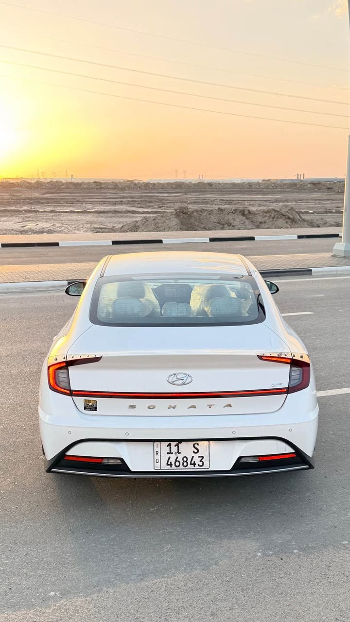 سوناتا 2023 وارد خليجي محرك 2500 دوش  رقم بغداد  الجديد بأسمي تحويل ثاني يوم
ماشية 115kmالف كفالة ماعدا البنيد بي بارد 
مواصفات شفتات استيرن تحكمات استرين
داخل ابيض مري شفط حساس خلفي/ امامي
اشارة بالمرايه كير دكم كامرة خلفية السياره جاهزه من كلشي .
المكان: البصرة
*********** البصرة, العراق
