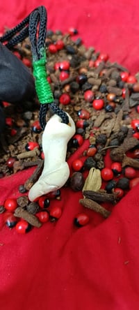 قلادة • العطف البحري • ذمه وشرط