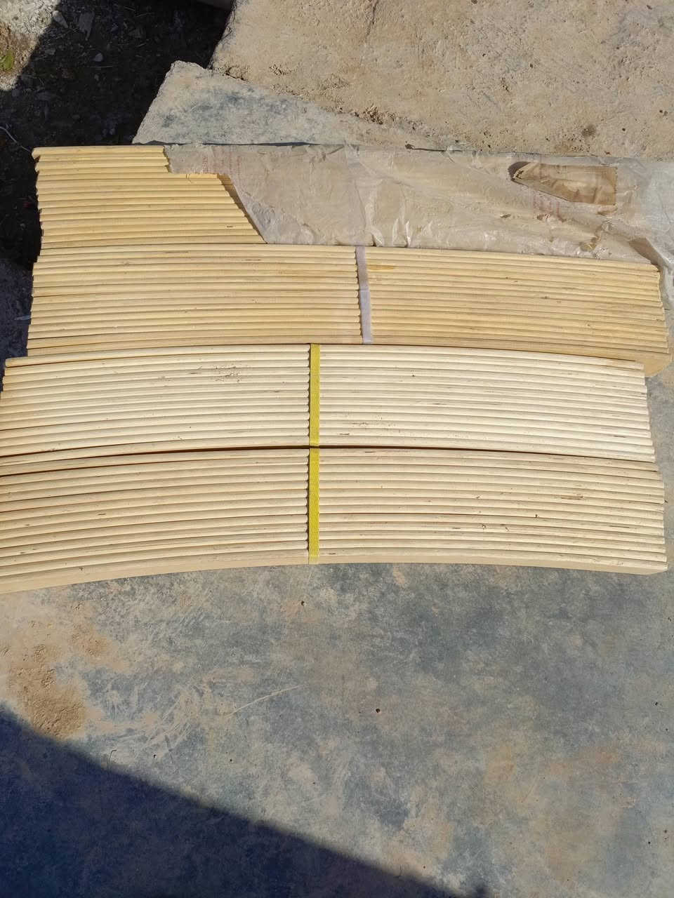 خشب روسي مقوس _ قياس 75سانتيم 74
العدد 56 قطع مسنفر كامل 
القطعه بالف دينار 
المكان بغداد جسر ديالى الكرغوليه 
***********
