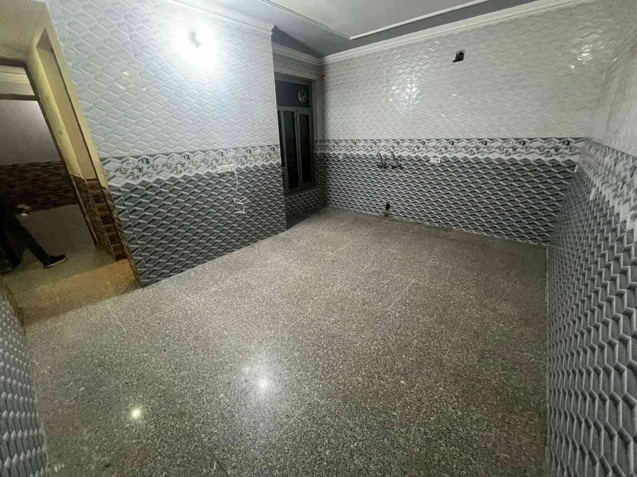 شقه سكنيه للايجار في زيونه محله 714 قرب افران القمح تحتوي على 1نوم مع استقبال وصاله ومطبخ 
الشقه جديده جدا
السعر 750 الف 
***********
