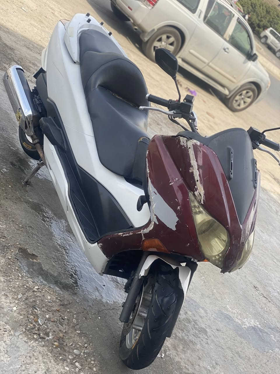 السلام عليكم فورزا0/10 للبيع عميه بلاد دراجه مكفوله مكينه وكهربائيات كلها شغاله نضيفه كلش بس الله يجفيكم الشر انضربت بلكفر الامامي غيره كلشي مابيها بعد ومكفوله من كلشي شلعه ومعدل تخبل وادامه كامله وقبل سبوعين بدلت زوج تايرات بانزين محسن دهن امزويل عنواني بغداد سعر1250 وبيها مجال حك الجيه ***********
