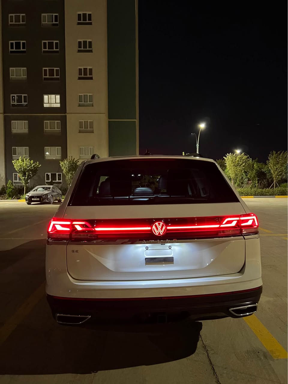 فولكسفاغن اتلس 2024 

محرك 2.0 L تيربو 

ماشية20,500 mil 
‏ ‎الضرر : نصف بونيد
 
‏‎المواصفات : 

‏‎بصمة تشغيل
‏‎بصمة أبواب
كافة تحكمات السيارة لمس 
‏‎تشغيل عن بعد (Remote Start)
‏‎صندوق شفط كهربائي
‏‎رادار أمامي (تحديد مسار)
‏‎رادار جانبي (نقاط عمياء)
‏‎رادار خلفي (تحذير من الاصطدام)
‏‎تبريد مركزي لمس
‏‎كشنات جلد / كشن تدفئة / تبريد 
‏‎كشن كهرباء
‏‎دشبول ديجيتال
‏‎هاند بريك بصمة
‏Android Auto 
‏Apple Car Play 
‏‎مانع انزلاق+ABS
‏‎شاشة كبيرة لمس
‏‎حساسات خلفية+ كاميرا 
‏‎تحكمات استيرن

لا يوجد محور مزدوج
‏‎اوتو ستارت Auto start 
‏‎اوتو ستوب Auto Stop 
‏‎منافذ type C 
‏‎وبقية المواصفات

0770 140 9104 أربيل, العراق
