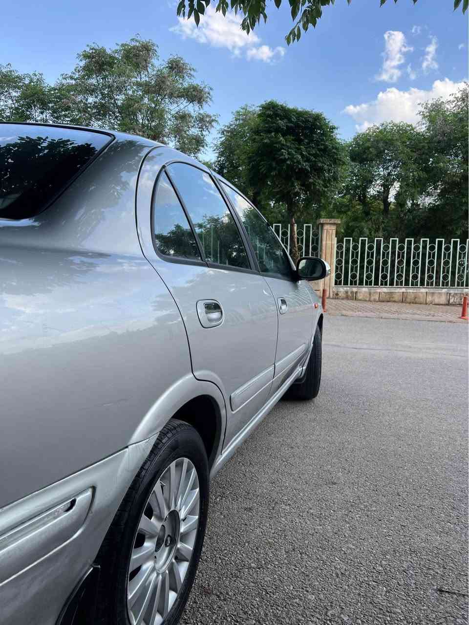 nissan 2002
بۆ فرۆشتن 
مۆدیلی ٢٠٠٢
 چوار جام. کارەبا
ئاوێنە کارەبا
مەکینە رەش
تەبریت ساردو گەرم مەزبوت
دوو پارچەی بۆیاغە بۆنیت و جەمەلاخی لای سەکن. 
سەخفی کاڵبونەوەی هەیە. 
سەنەوی بەسەرچوە وەکالەی بەناو خۆمەوەیە
نرخ 75 مجال 
شوێن پیرەمەگرون. 
*********** دخان, السليمانية
