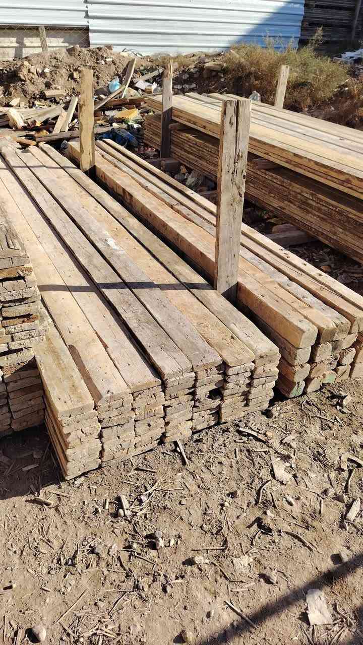 خشب للبيع نظيف اخو الجديد العدد 3 مكعبات ونص. بابل الحله.  ***********
