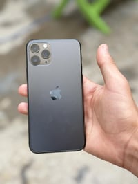 ايفون11برو فقط اي عيب مابي كله بلاد بطاريه76السعر210وبي مجال 077296319...