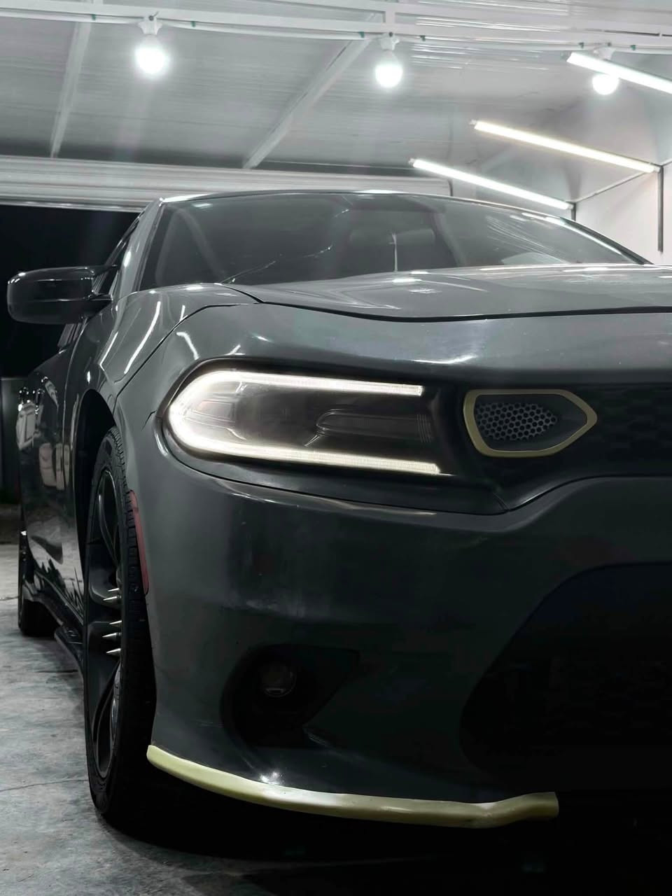 السلام عليكم ….
جارجر للبيع 2019 sxt pls
فتحة  
تدفئة وتبريد بالكشنات والستيرن 
اللون سمنتي 
محرك 3600 /6سلندر 
الضرر : جاملوغ امامي  للسائق و خشم البنيد للسكن بدون دواخل بدون لغد ايرباك ستيرن وبردة راجعات سستم 
السعر 230$ 
للاستفسار الاتصال على الرقم ***********
