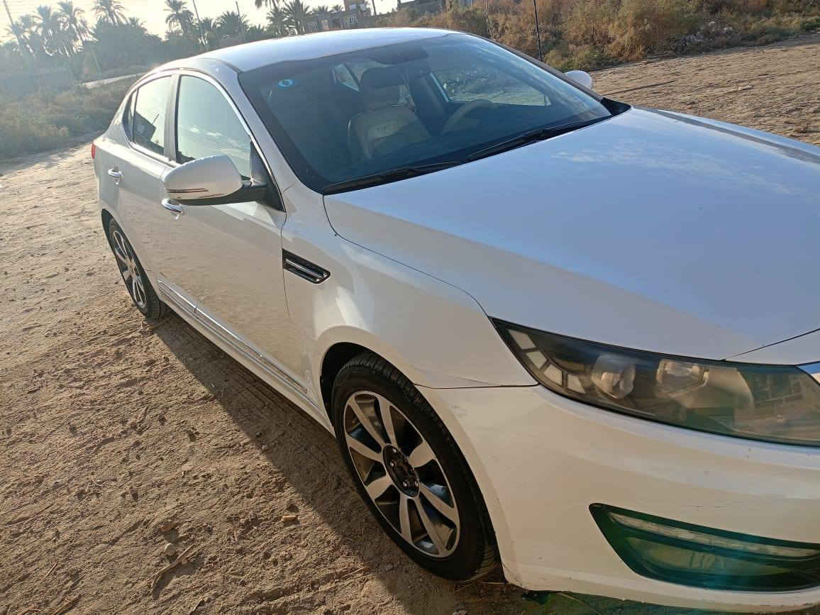 السلام عليكم
كيا اوبتيما مديل 2012خليجي فول مواصفات عدا البني راما كفالة عامه بسمي رقم بغداد انكليزي 
مكينه 2400مفتوحه 
بصمه 
كشن جلد 
تحكم استيرن جهتين
كامره خلفيه شركه بلمرايه
تبريد خلفي ا
اكزوزين
خمسه ويل كب 
تخم تاير
حداديه كامله
بسمي صار ٣ سنوات عندي 
السونار موجود وتجي وتشوف 
وتفحص واني خادم 

السعر ١٣٣ وبيه مجال قليل 
***********
