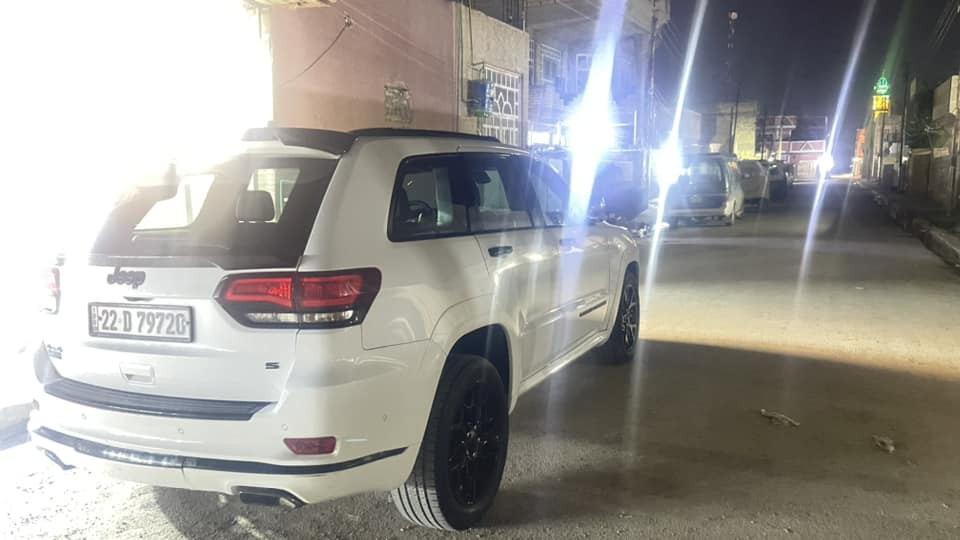 جيب s 22.  خليجي فول رادار امامي داخل اسود بيهه صبغ جاملغ وبنيد بدون دواخل بدون ايرباك وبيهه بارد بالباب مال السايق ماشيه. 52 الف مايل السعر 31$.  مكان السياره بغداد الرقم  ***********
