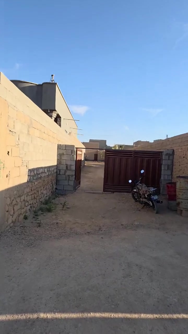 للبيع . منزل قديم في محافظة الأنبار قضاء القائم ناحية الكرابلة النهضة الشرقيه 
# خلف أسواق النهضة الشرقيه غرب مدرسة النهضة الشرقيه 
# مساحة القطعه المشيد عليها المنزل ٨٦٠ متر 
# سعر المنزل ٤٠ مليون وبي مجال 
# باقي التفاصيل مذكوره با الفيديو 
# للاستفسار اكثر مراجعة مكتب 🏢 المانعي او الاتصال على الأرقام 
***********
***********
***********
***********
