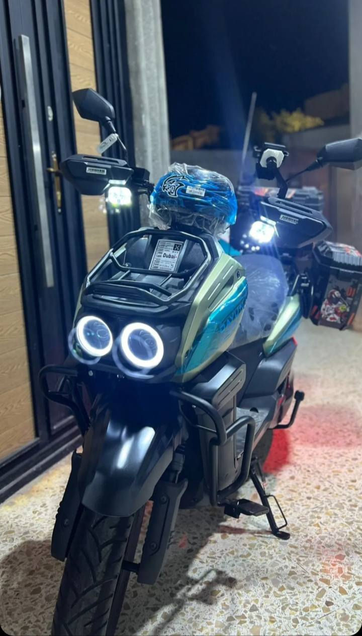 السلام عليكم دراجه اباجي للبيع نوعيه دايوان ليثيوم موصفاته معروفه 30امبير دراجه بعده جديده موصفات 
1.Rرجوع للخلف 
2رماش 
3مثبت سرعة 
4نضام P دكمه 
5هورن
6Mنظام تبديل لنمر 
7.دبل اشاره +يمين يسار 
وشديتله جنط صفاحيات تريدهن ويه لماطور ابيعهن تريد افصخهن 
8ويل نجمه اسود تايرات جدد 
9ملف 2000w
10نشرات تحت جنط لصفاح لون احمر 
11لايت عالي ناصي عدسه. 
ماطور كله شغال مكاني انبار صقلاويه اي استفسار تواصل خاص ***********واتساب 
سعر خاص
