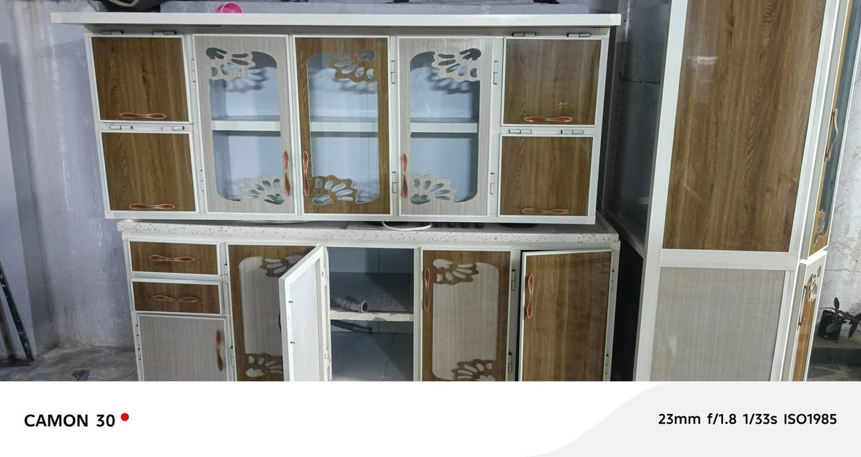 كونتر للبيع الطول مترين ونص للسنك والملحق والزاوية متر ونص والبيت الثلاجه متر ونص الارتفاع ٣ أمتار السعر 500 وبي مجال   ***********
